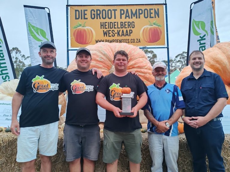 Piet Lotz herskryf die rekordboeke by die Groot Pampoenfees
