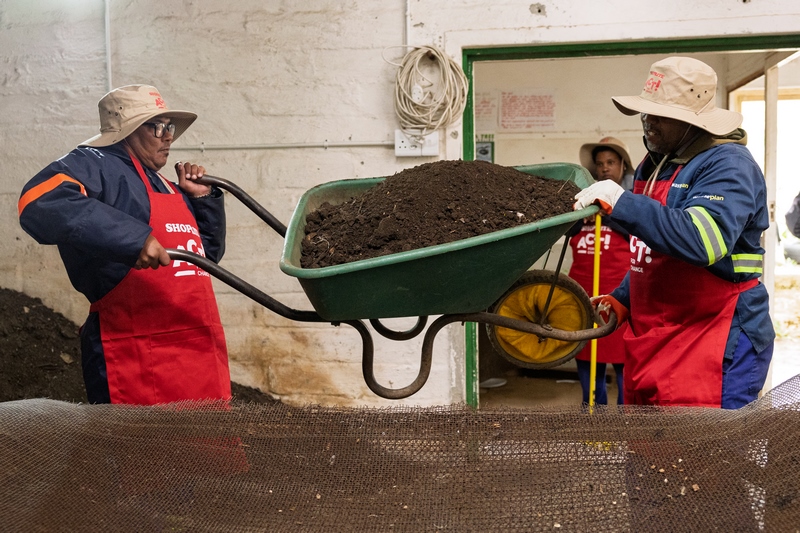 From Trash to Table: Shoprite’s 300th Food Garden Roots a Circular Revolution in Bredasdorp Bredasdorp